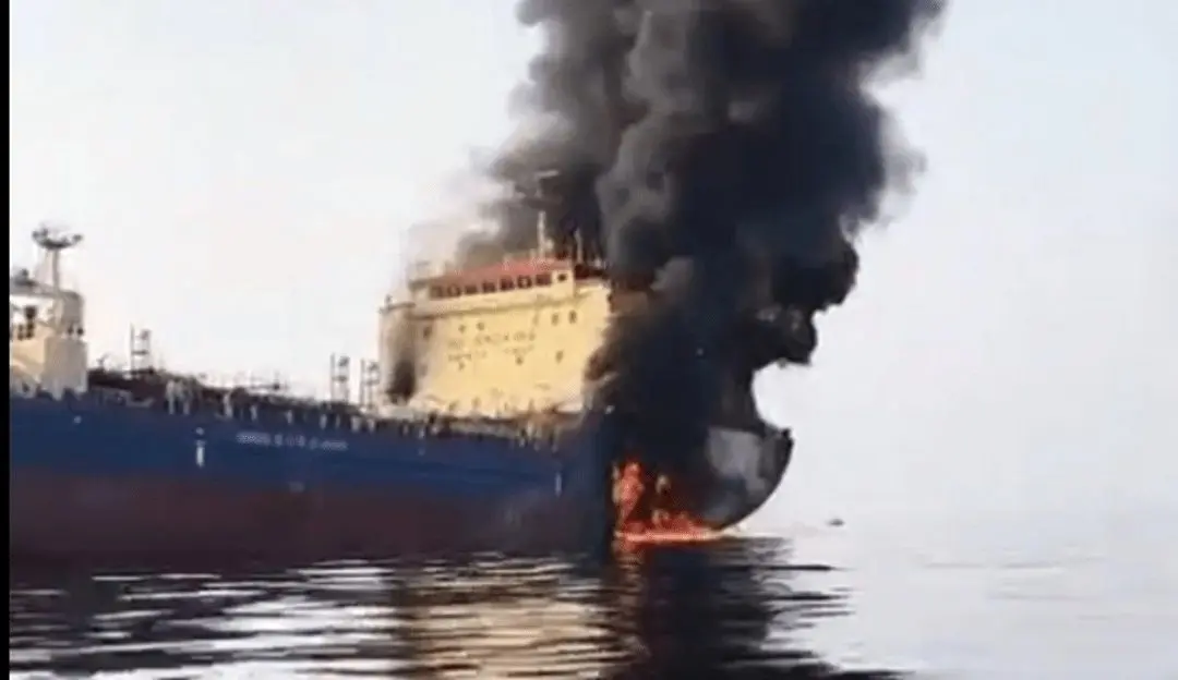 بیش از ۱۰ نفتکش در تنگه هرمز مورد اصابت قرار گرفت