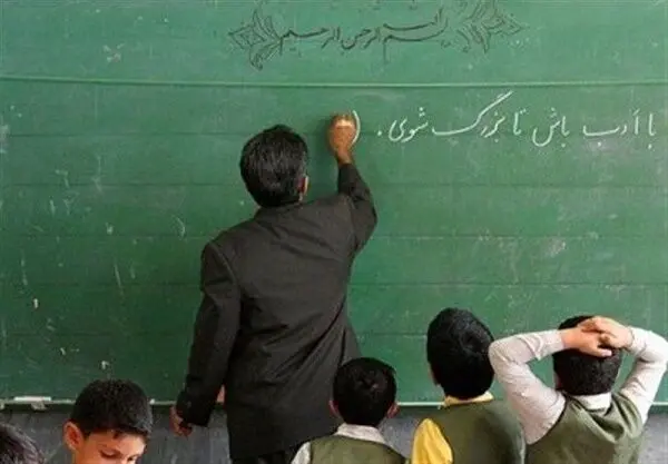 ضرب و شتم یک معلم در مهران/ تشکیل پرونده قضایی 
