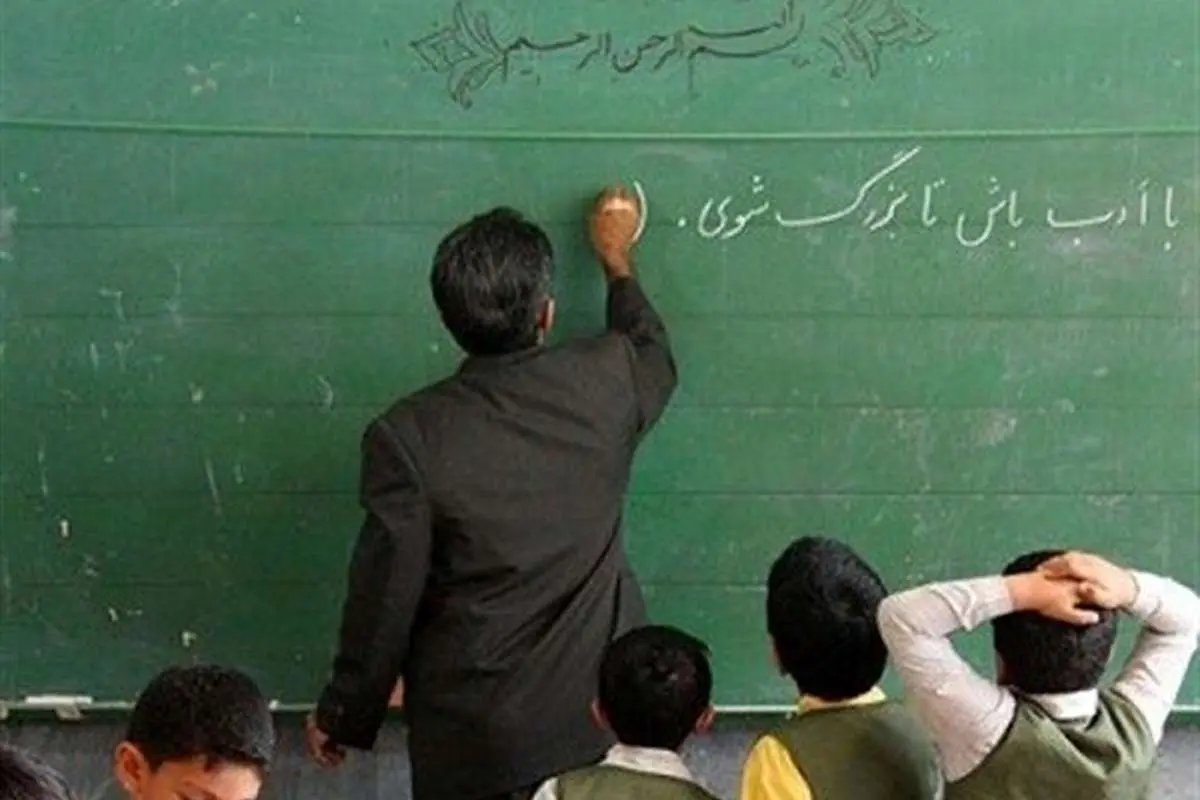 ضرب و شتم یک معلم در مهران/ تشکیل پرونده قضایی