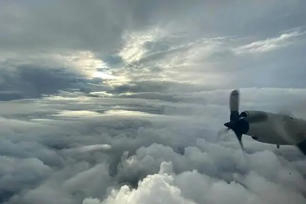 ببینید؛ لرزش شدید کابین خلبان در چشم طوفان ملیسا