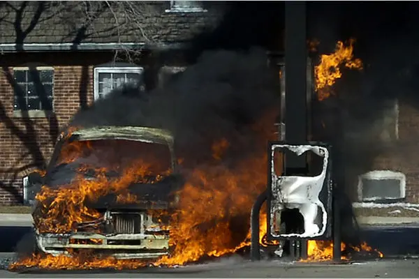 راننده بی‌احتیاط پمپ بنزین را به آتش کشید