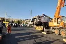 ۱۱ مصدوم در پی برخورد خودرو پسماند با ۸ خودرو
