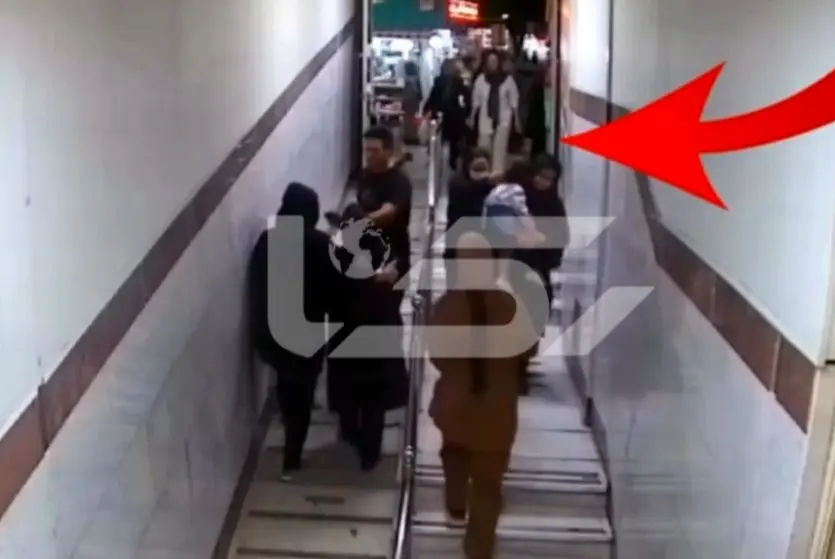 سرقت عجیب گوشواره دختربچه در آغوش مادر