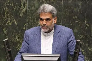 دیروز یک جلسۀ بی‌نتیجۀ بی‌خودی گذاشتیم تصمیمی هم گرفته نشد، ۲۰۰۰ تومان روی دلار رفت