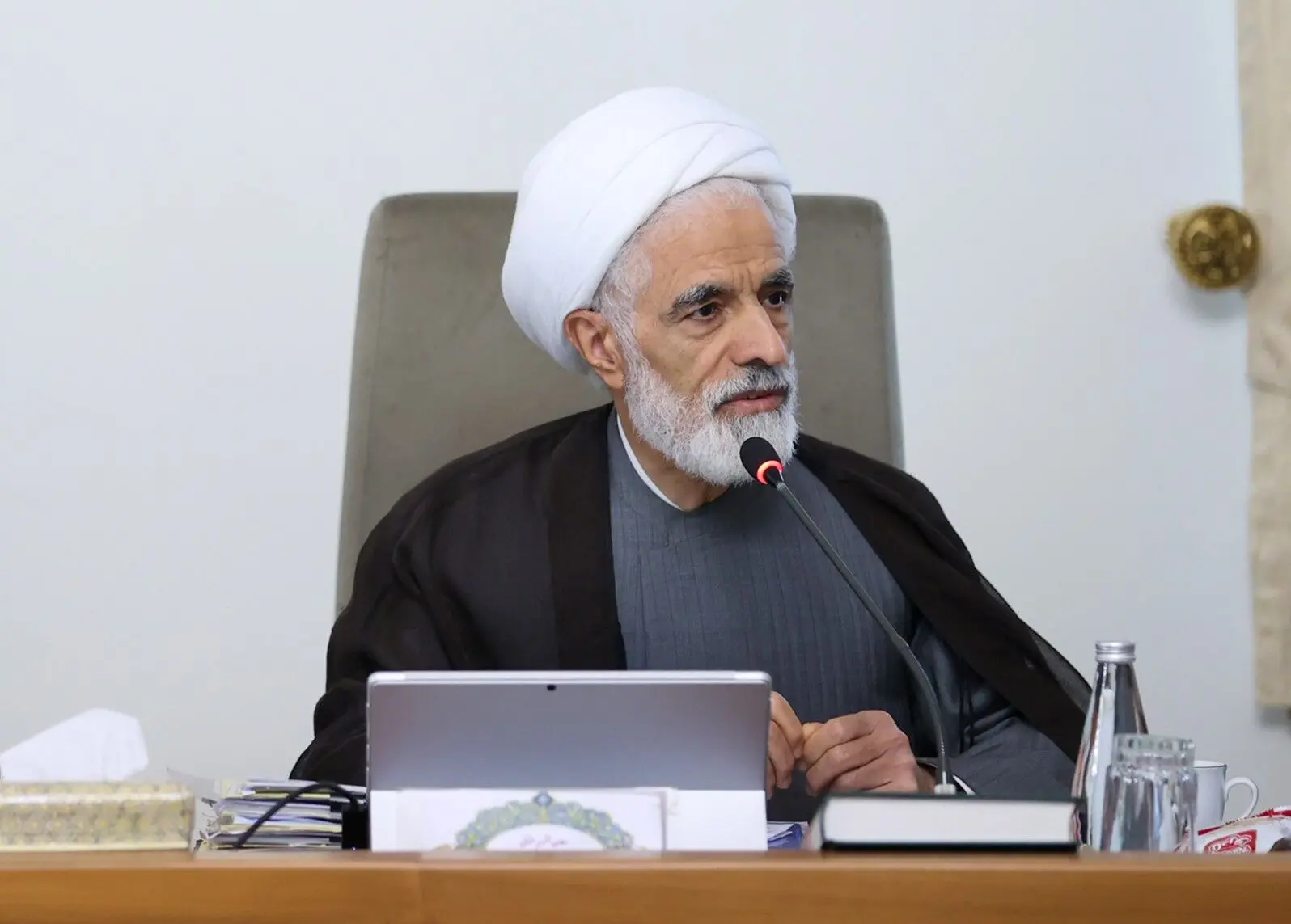 انصاری: رییس مجلس گفته است ابهامات طرح مقابله با نفوذ به کمیسیون برمی‌گردد
