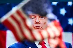 رُم می سوزد و نِرون کمانچه می نوازد!