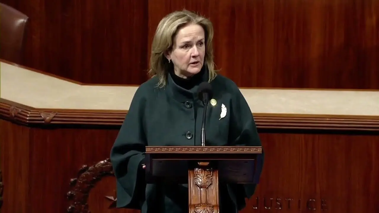 سناتور آمریکایی: باید اختیارات ترامپ در جنگ با ایران را محدود کرد