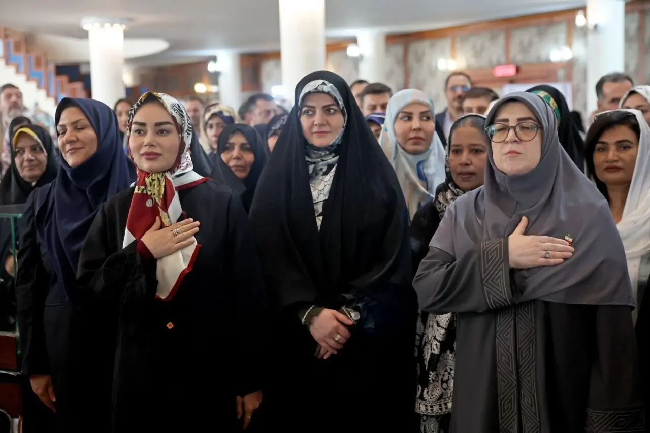 تصاویر؛ دختر پزشکیان، همسر عراقچی و فاطمه مهاجرانی در نمایشگاه 