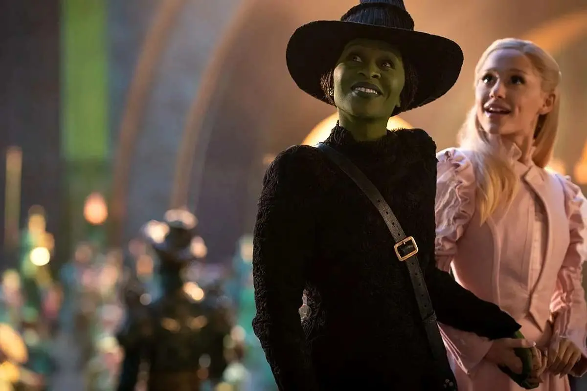 بررسی فیلم موزیکال «شرور: برای همیشه» با بازی آریانا گرانده