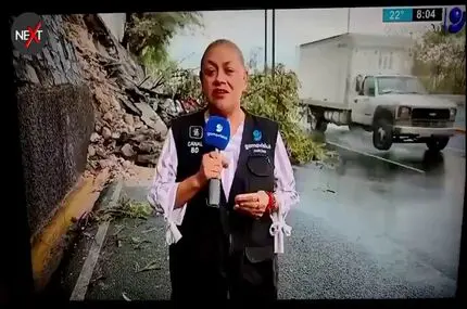 برخورد وحشتناک وانت با خبرنگار هنگام پخش زنده
