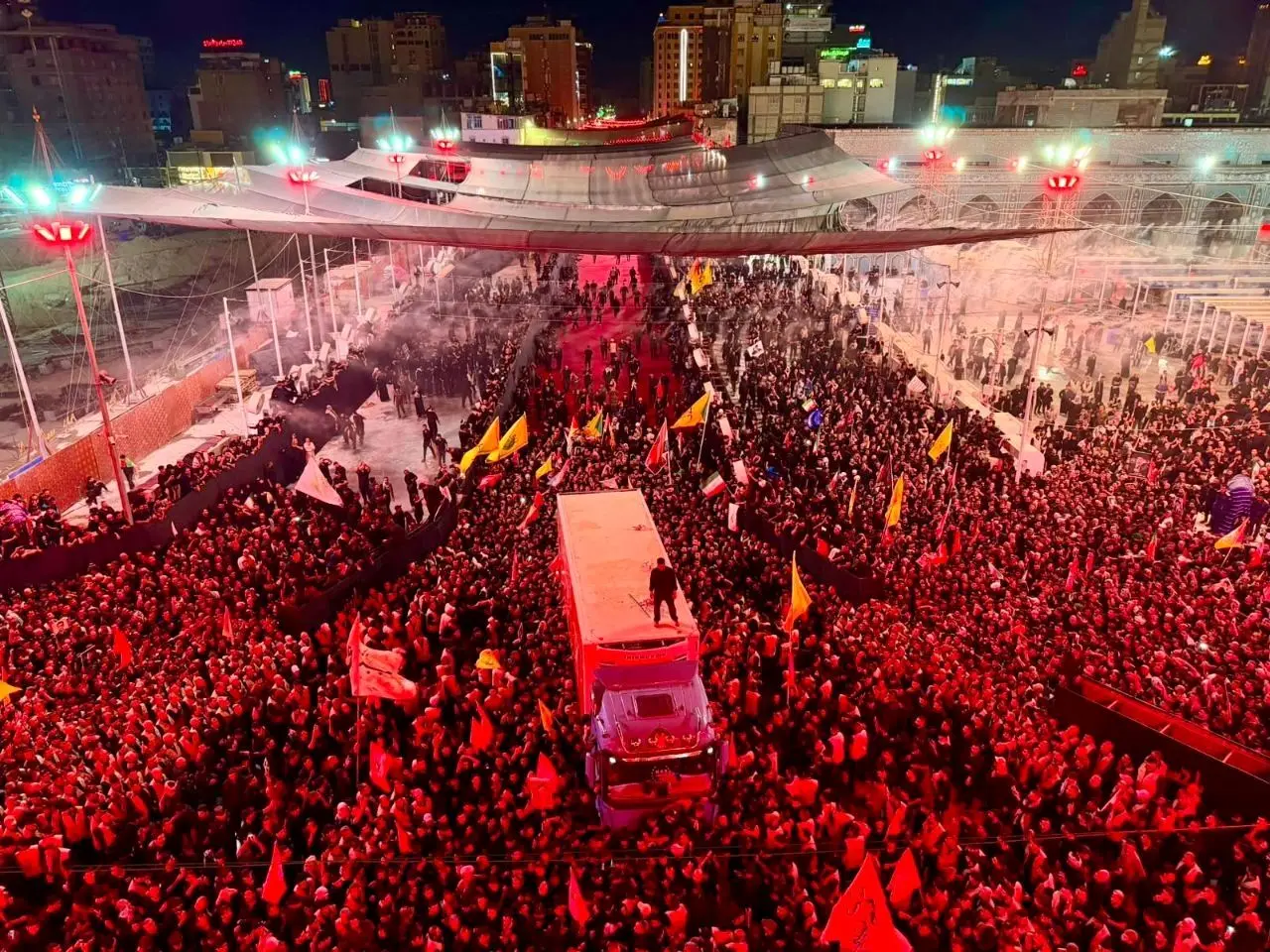 ویدئو؛ لحظه ورود پیکر رهبر شهید به بین الحرمین