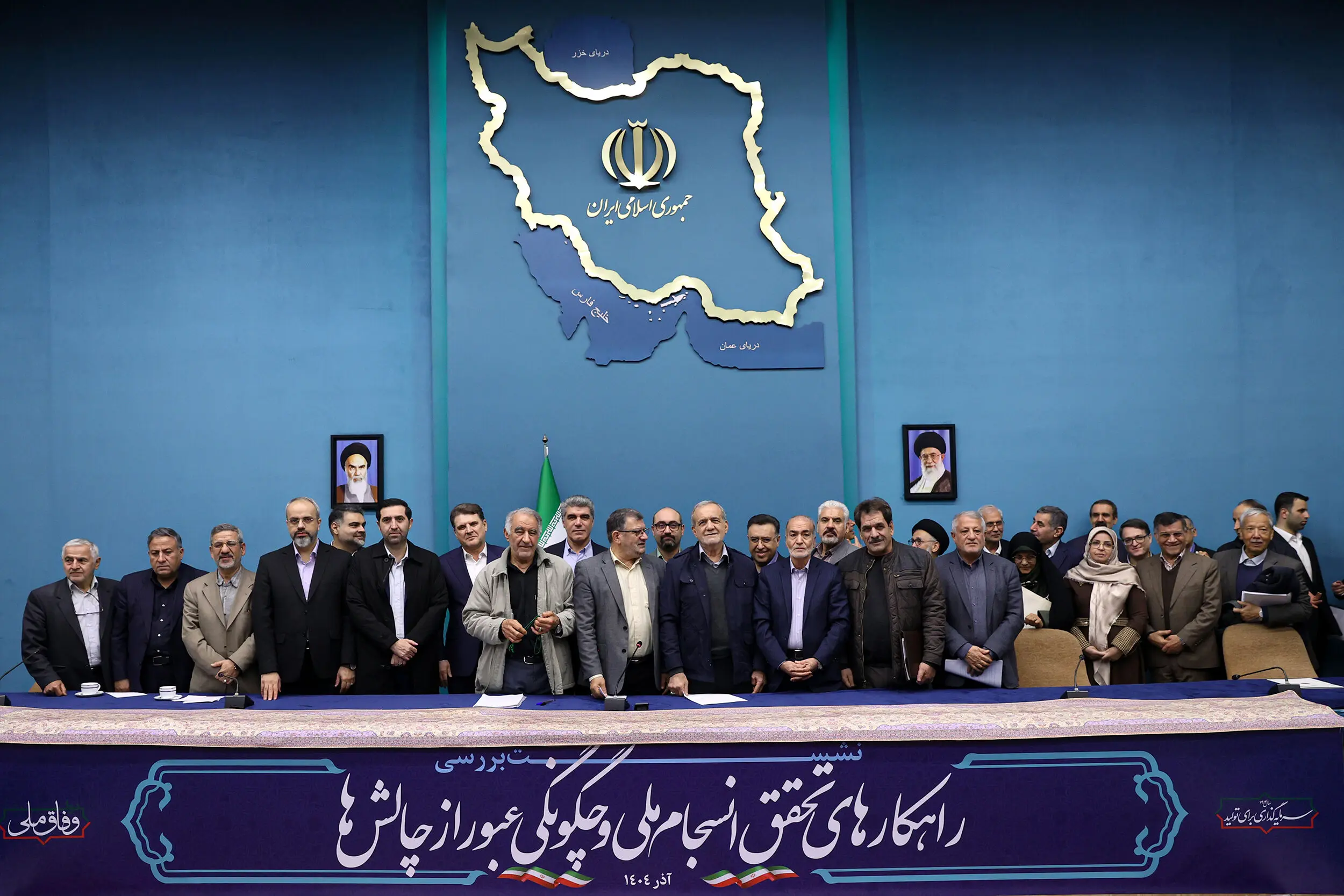 روزی که هیچ کس حرف جدیدی نداشت / سه نکته درباره دیدار پزشکیان و نخبگان سیاسی