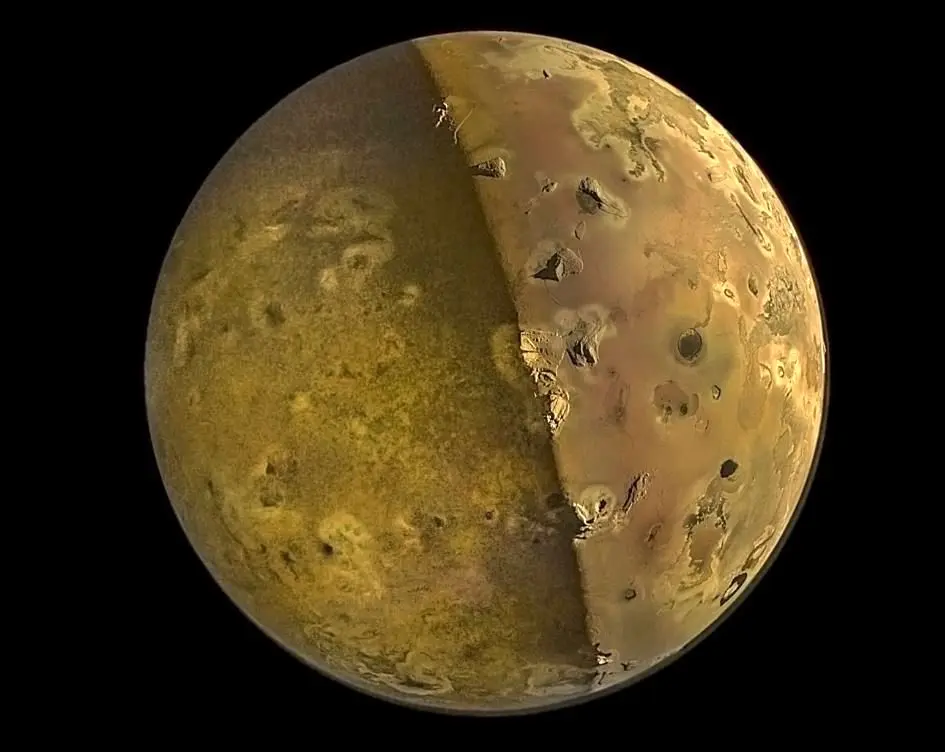 آیو، فعال ترین قمر منظومه شمسی/ اینجا یک جهان یخ زده و آرام نیست